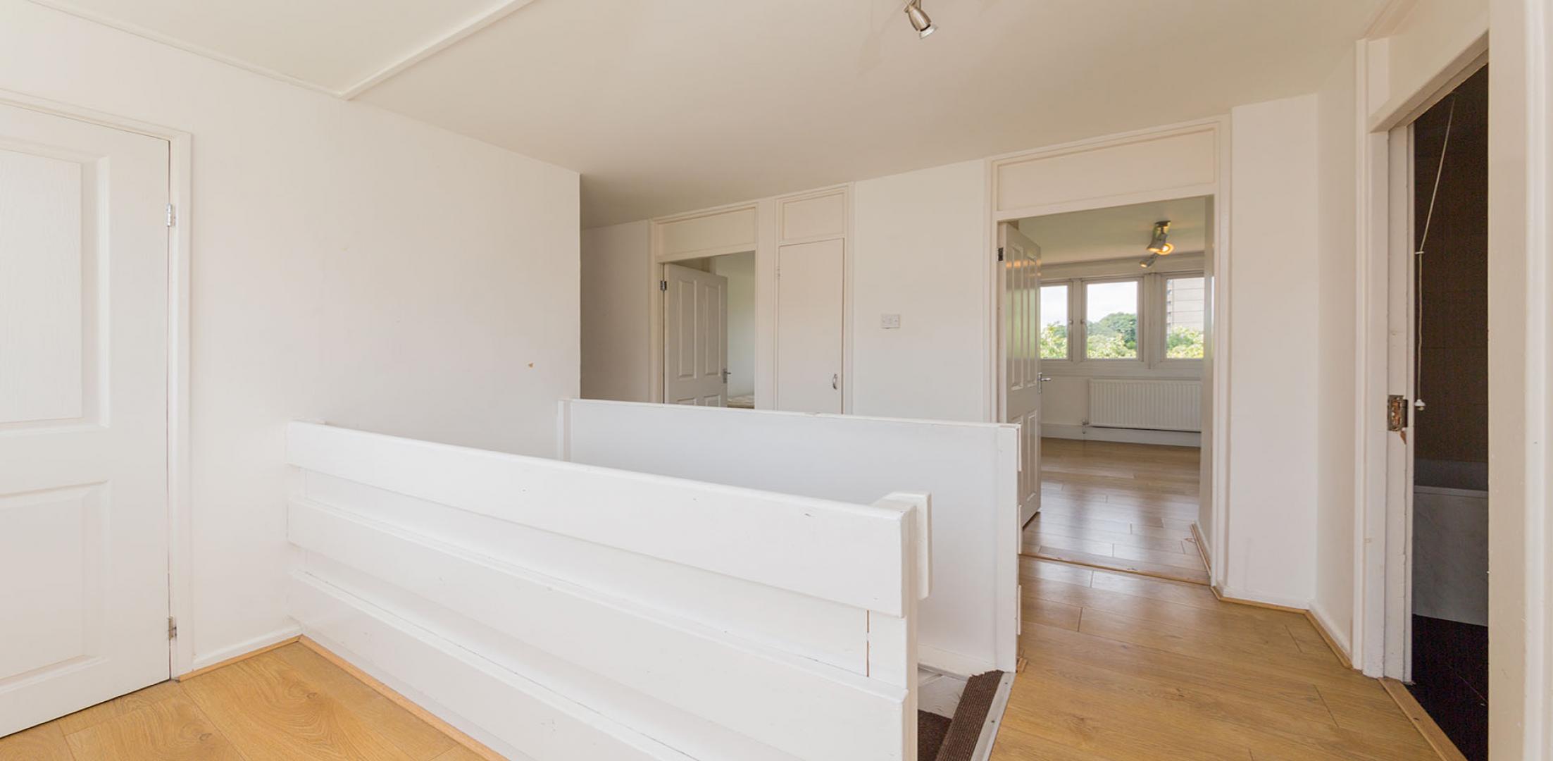 			PRIVATE ROOF TERRACE, 4 Bedroom, 1 bath, 1 reception Flat			 Shalfleet Drive, LADBROKE GROVE